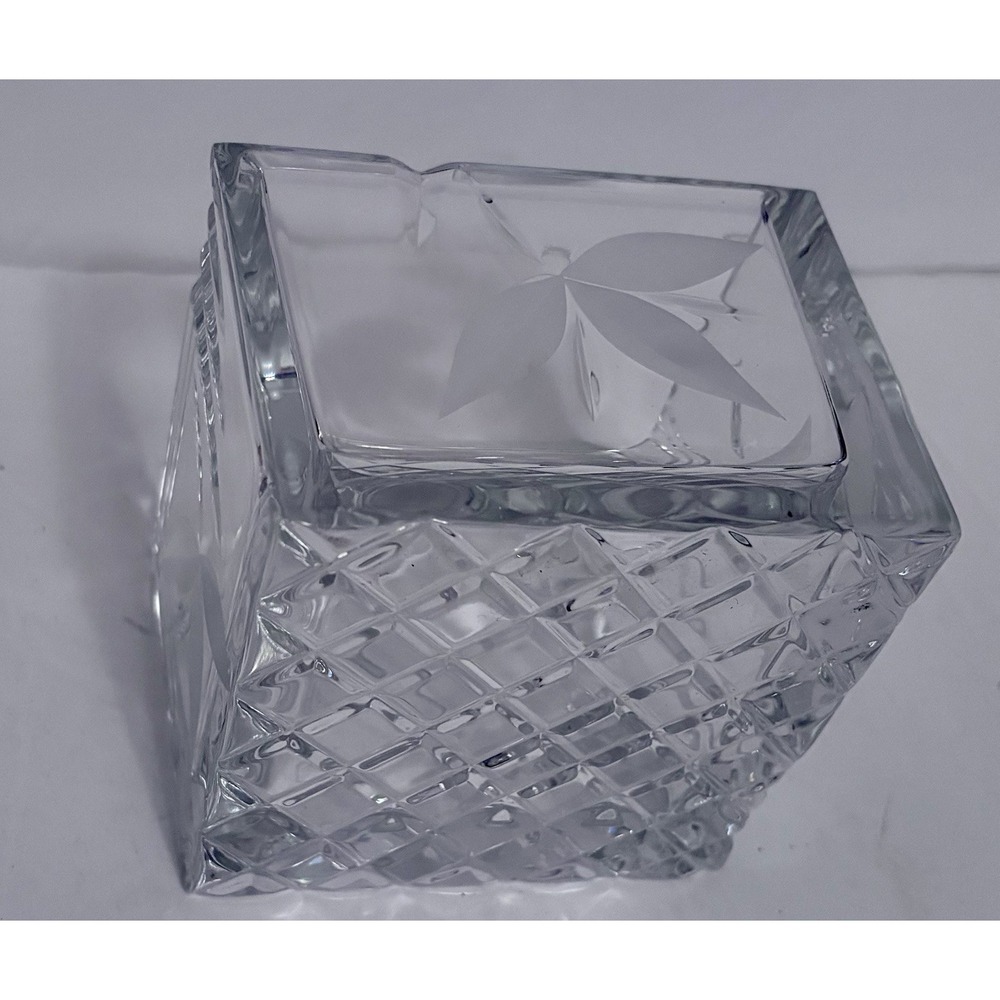 Mikasa Crystal Square 4x4x4 Trinket Box Crisscross bottom Leaves